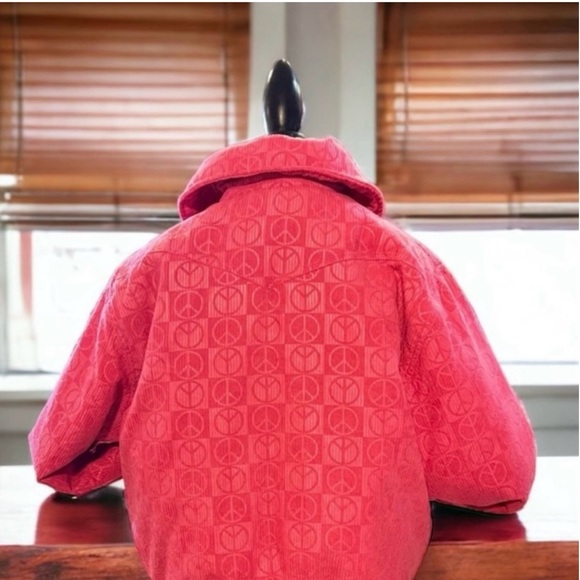 Urban outfitters winter jacket. Pink patterned peace signs all over. Gently worn - Picture 4 of 16